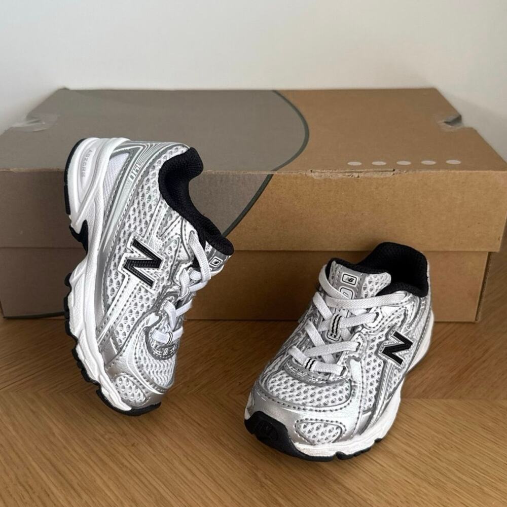 New Balance 740 Bungee White/ Silver Metallic Toddler Sneakers- SZ 6 C